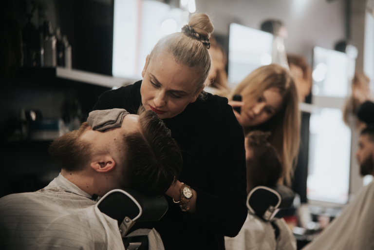 Jak (i na co) przebranżowić się w 2025 roku?